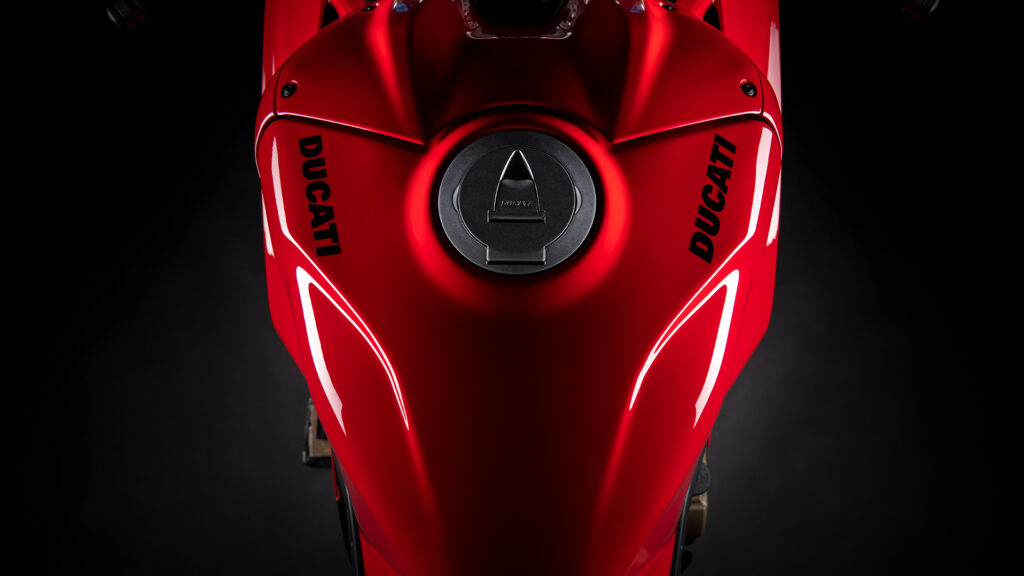 Panigale-MY22-Studio-40-Gallery-1920x1080